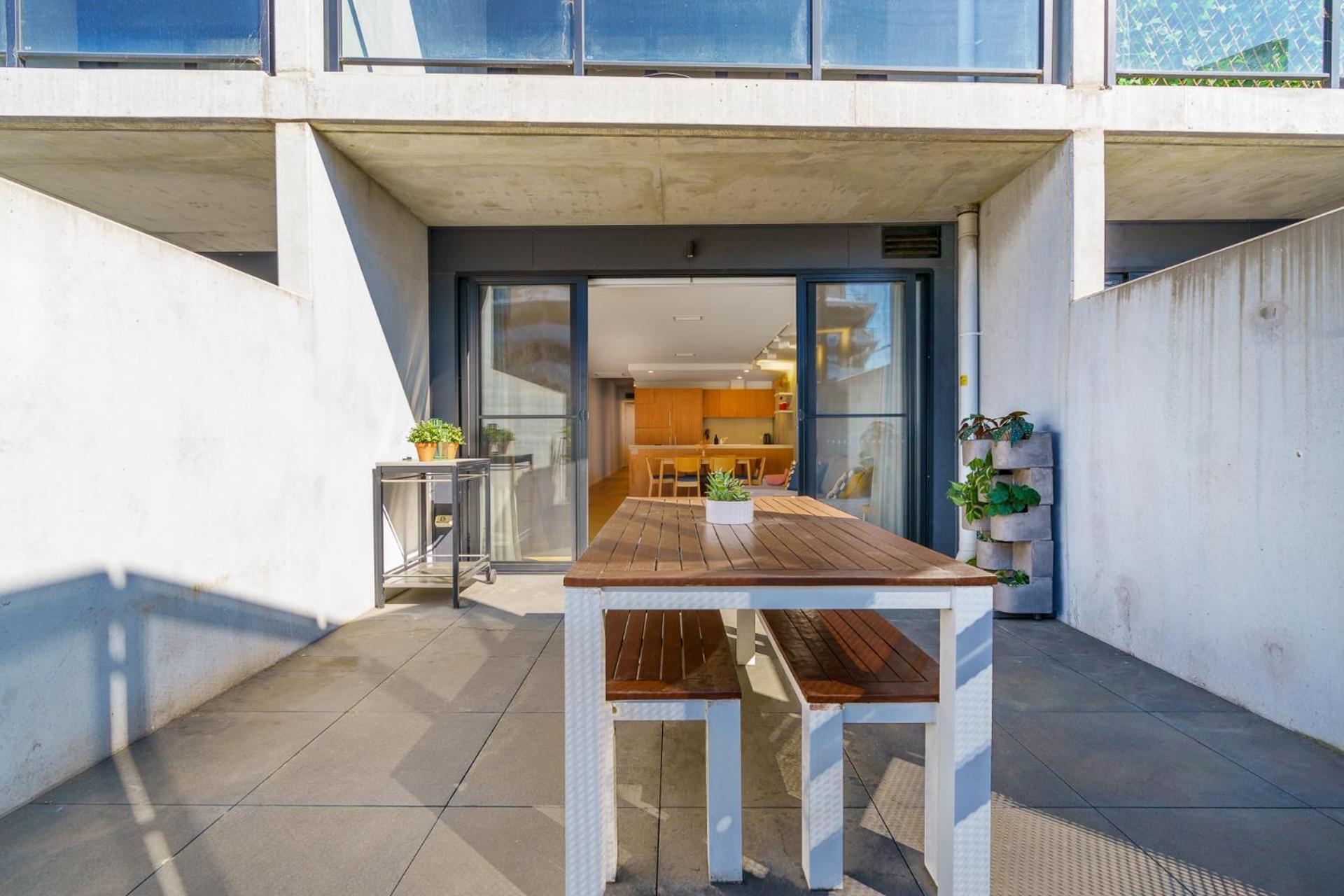Cosy With Study In Braddon Apartment Canberra